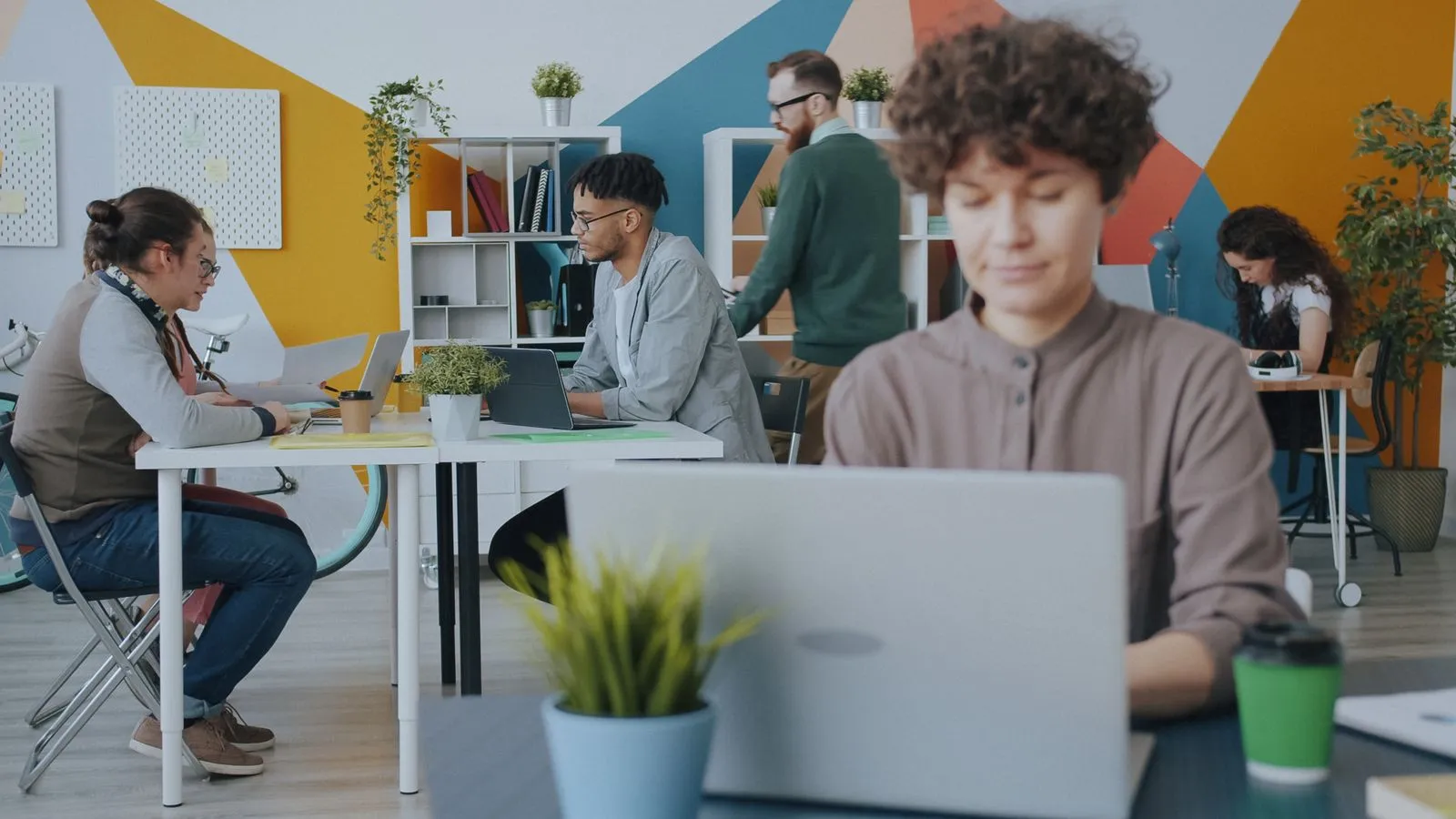 Coworking or Working From Home: Which Fits Your Routine?
